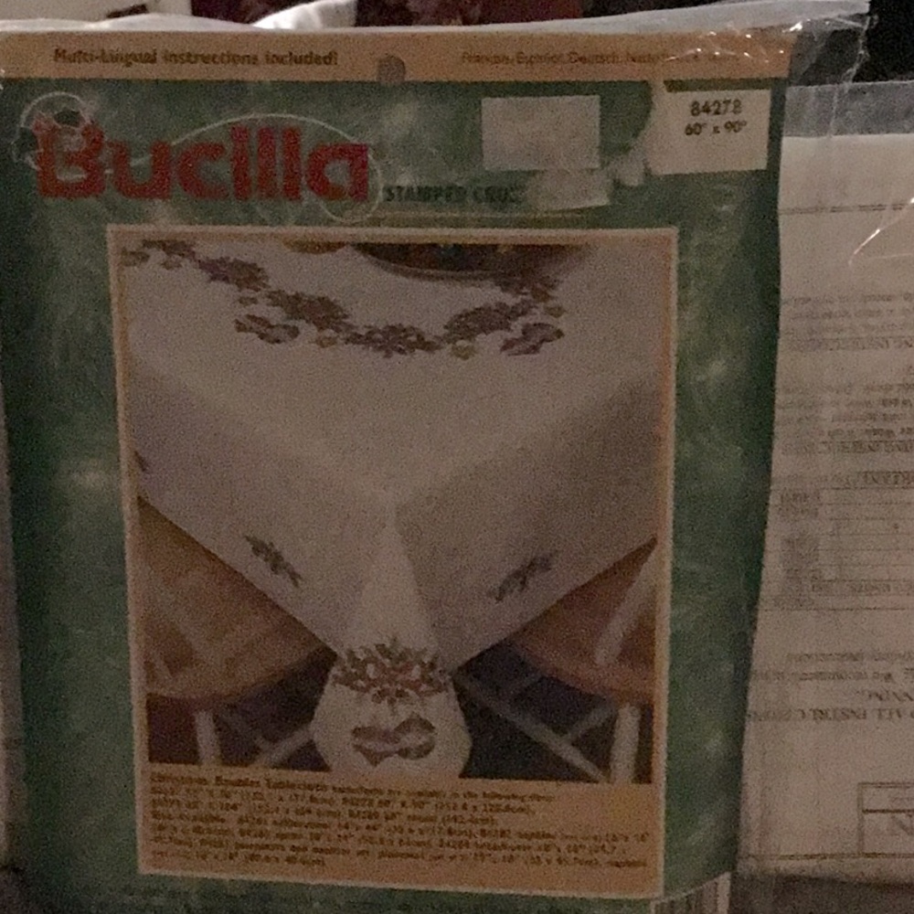 Bucilla Decorating Cristmas Cross Stitch Tablecloth Kit 60x90 83776 Vintage